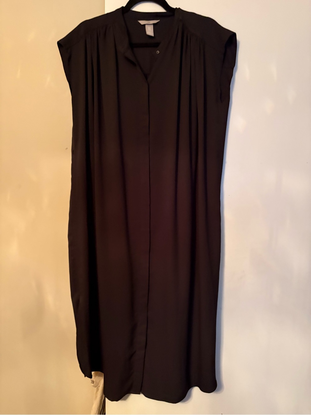 H&M Black Sleeveless Pleated V-Neck Midi Shirt Dress Medium